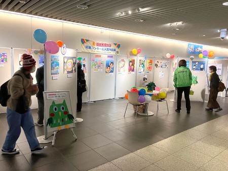 「こどもまんなか」絵画コンクール2025入賞作品展